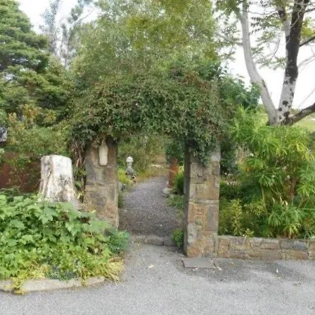 Rodeen Bed & Breakfast