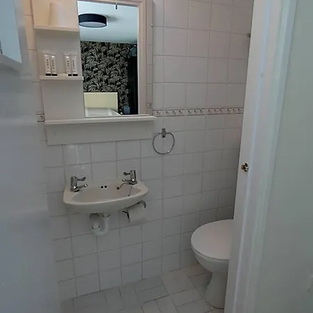 Rodeen Bed and breakfast 3*